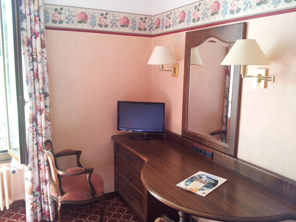 Aux Meubles Du Manoir Aparthotel Aix-les-Bains Cameră foto