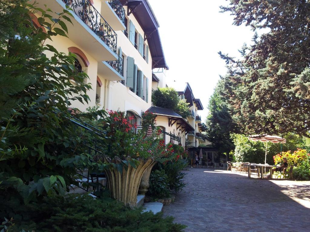 Aux Meubles Du Manoir Aparthotel Aix-les-Bains Exterior foto